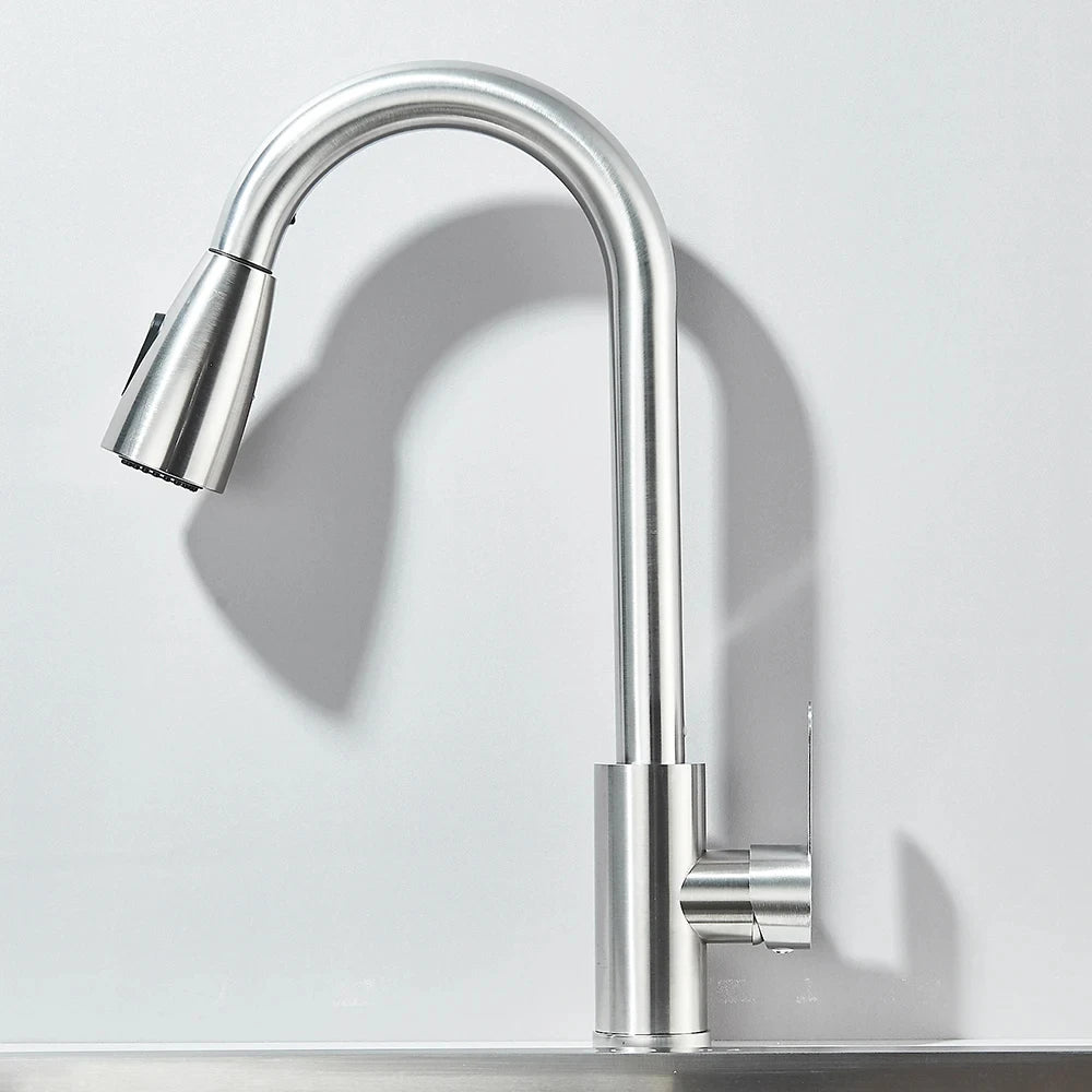 Silver/black stainless steel pull-out hot and cold water sink/washbasin faucet, suitable for kitchens, with splash-proof design.