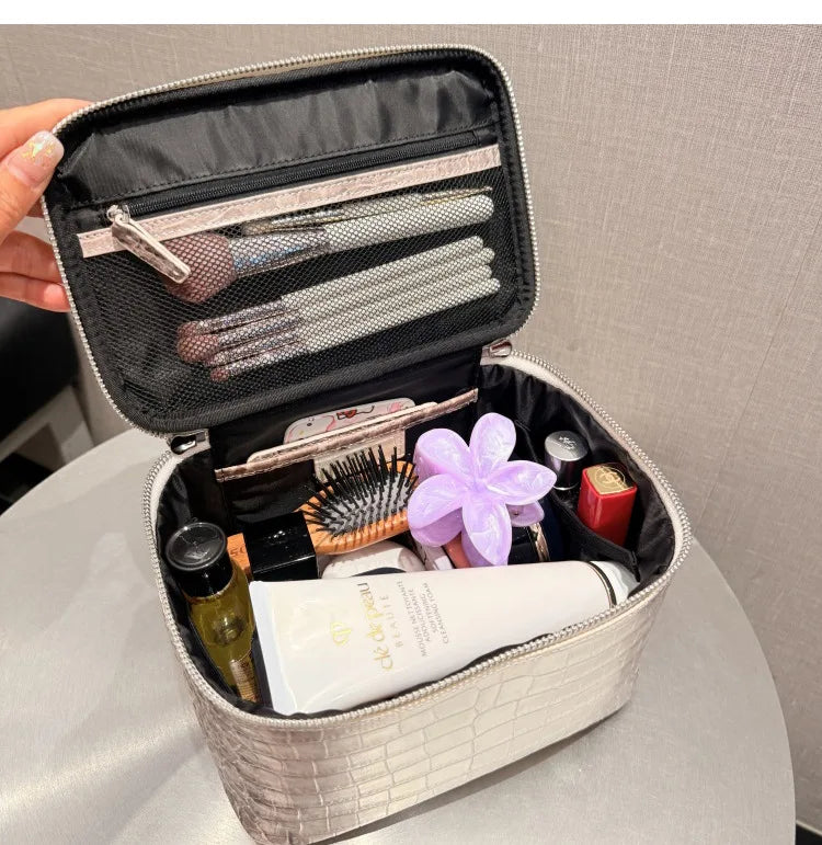 First layer cowhide crocodile pattern Makeup Bag Large Capacity Women Travel Toiletry Carry Case Classic Organizr Cosmetic pouch
